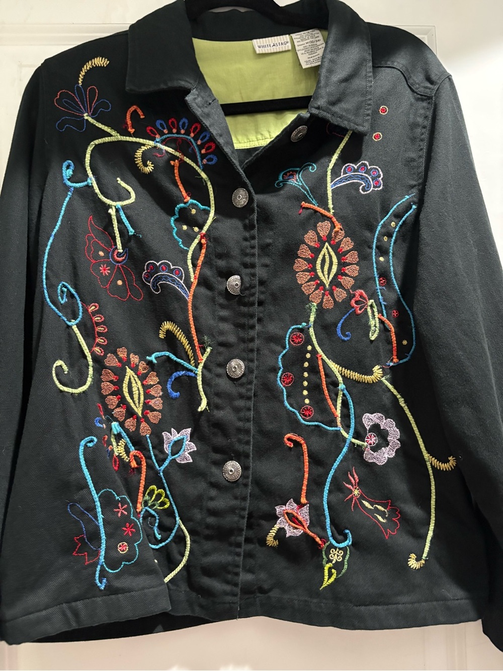 Vintage Embroidered Black Women's Jacket with Multicolor Floral Stitching